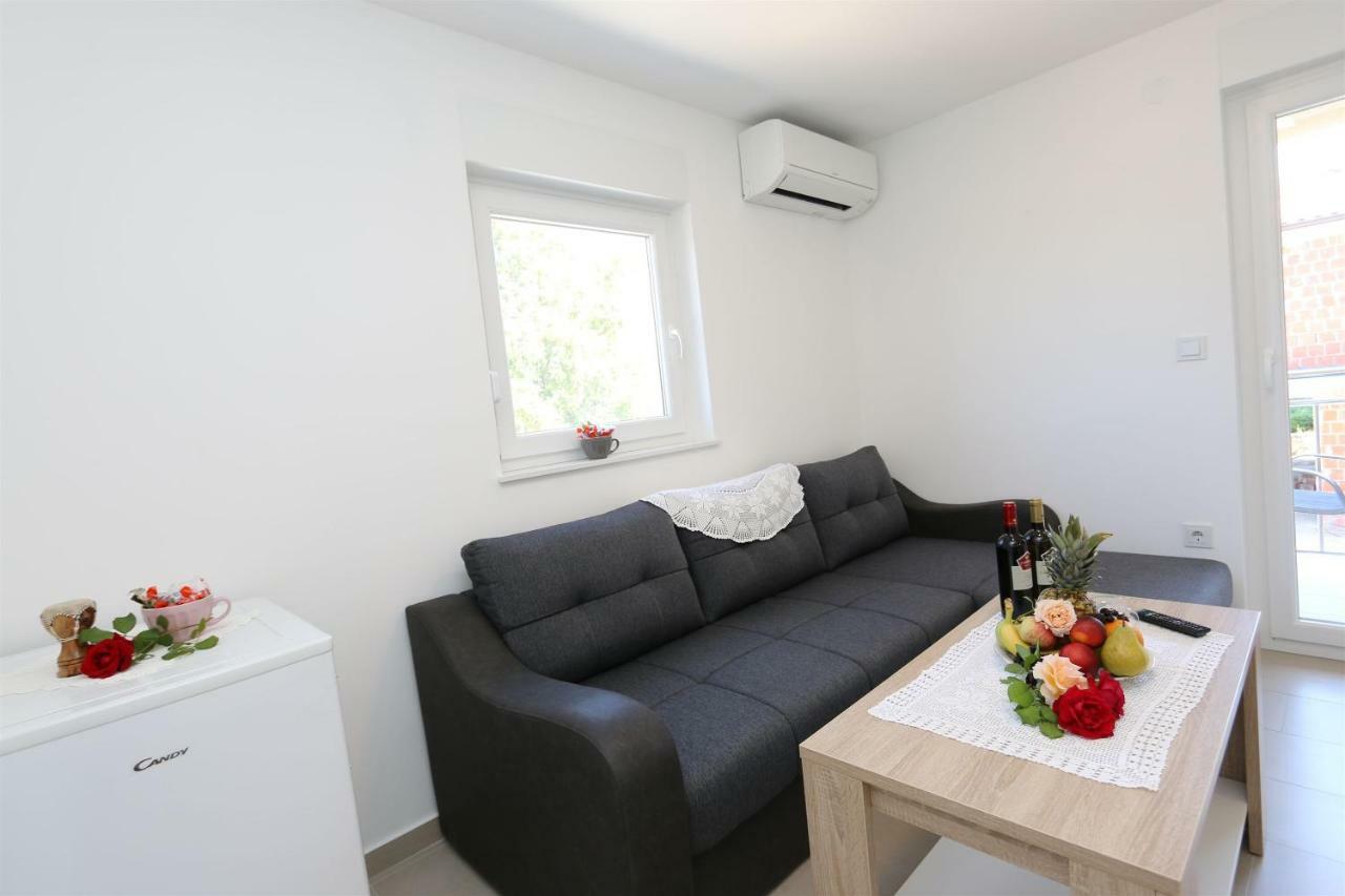 Apartments Maric-Hlapa โซลิเน ภายนอก รูปภาพ